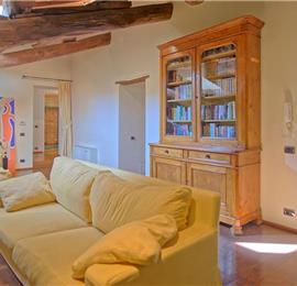 Spacious 4 Bedroom Apartment in Stunning Cortona Town, Sleeps 8